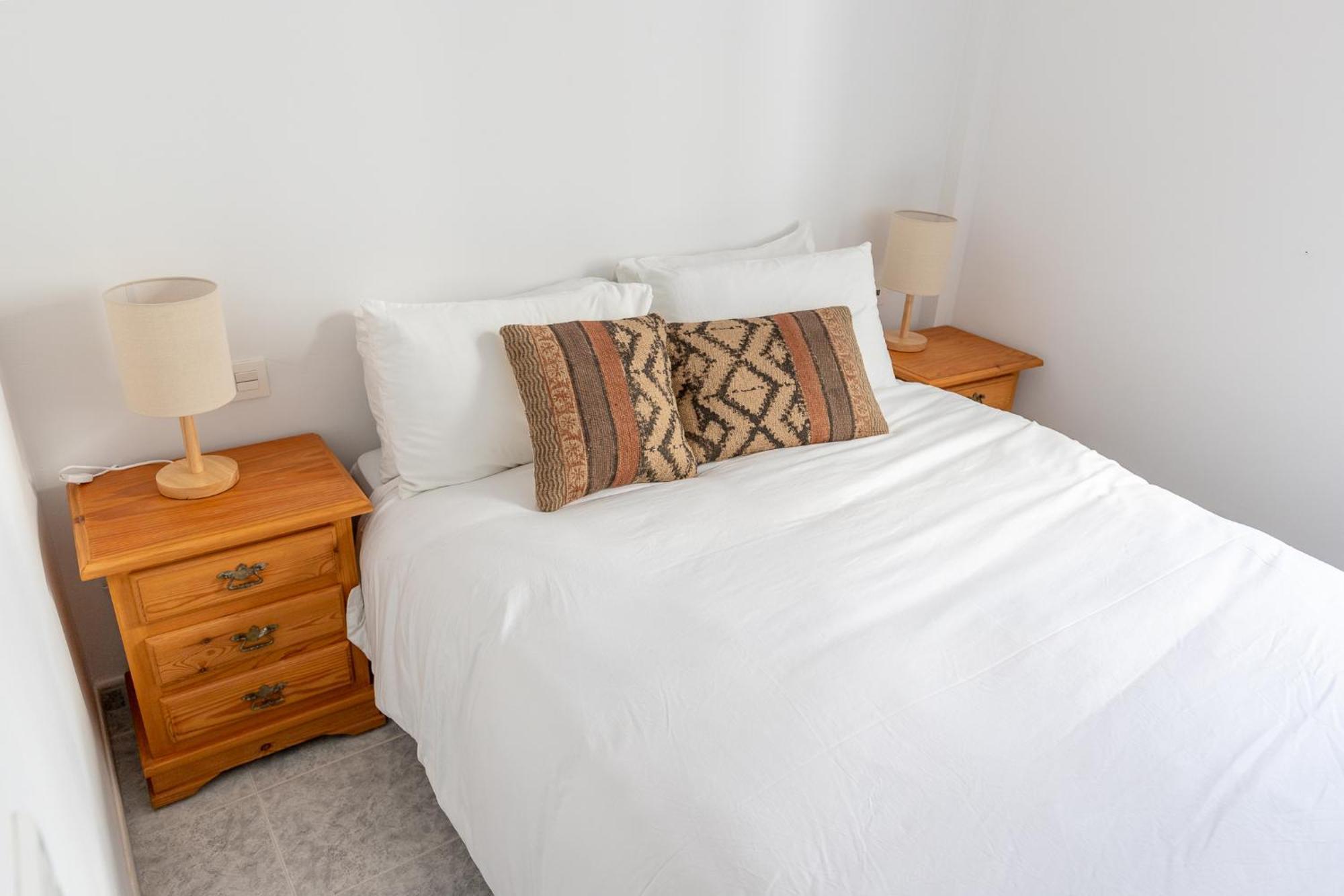 Las Flores Apartments نيرخا المظهر الخارجي الصورة
