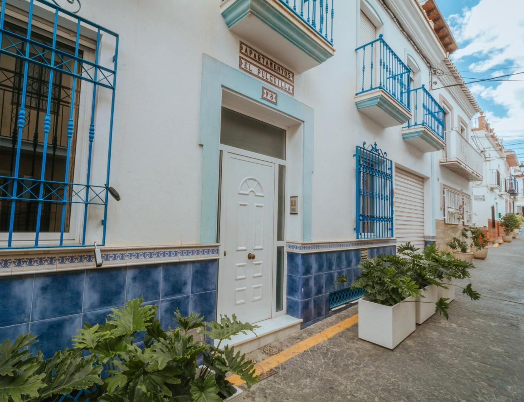 Las Flores Apartments نيرخا المظهر الخارجي الصورة