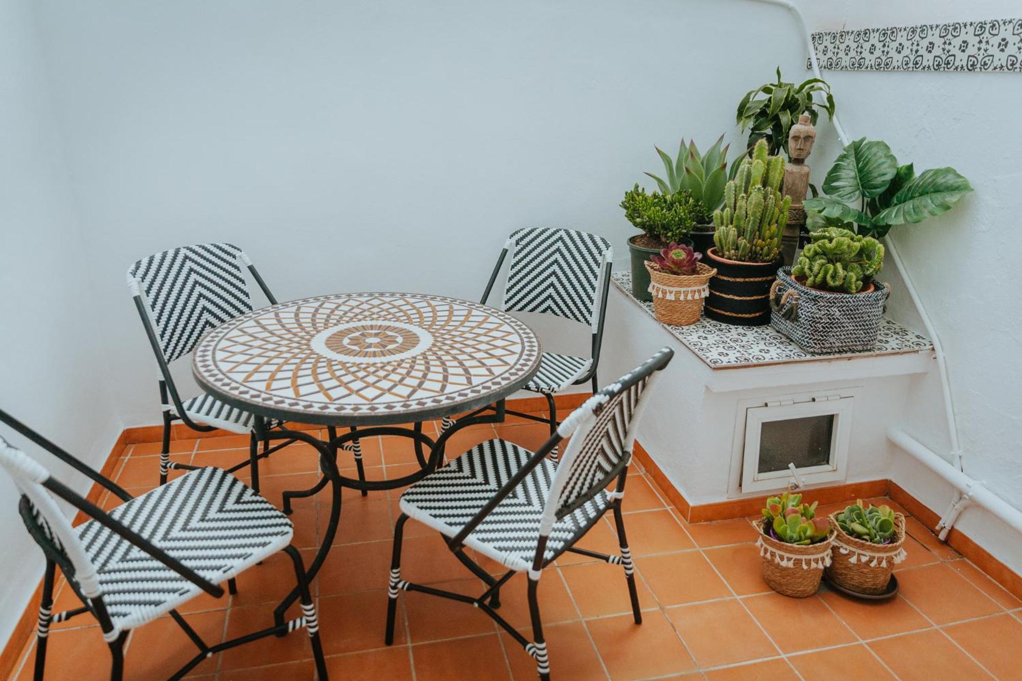 Las Flores Apartments نيرخا المظهر الخارجي الصورة