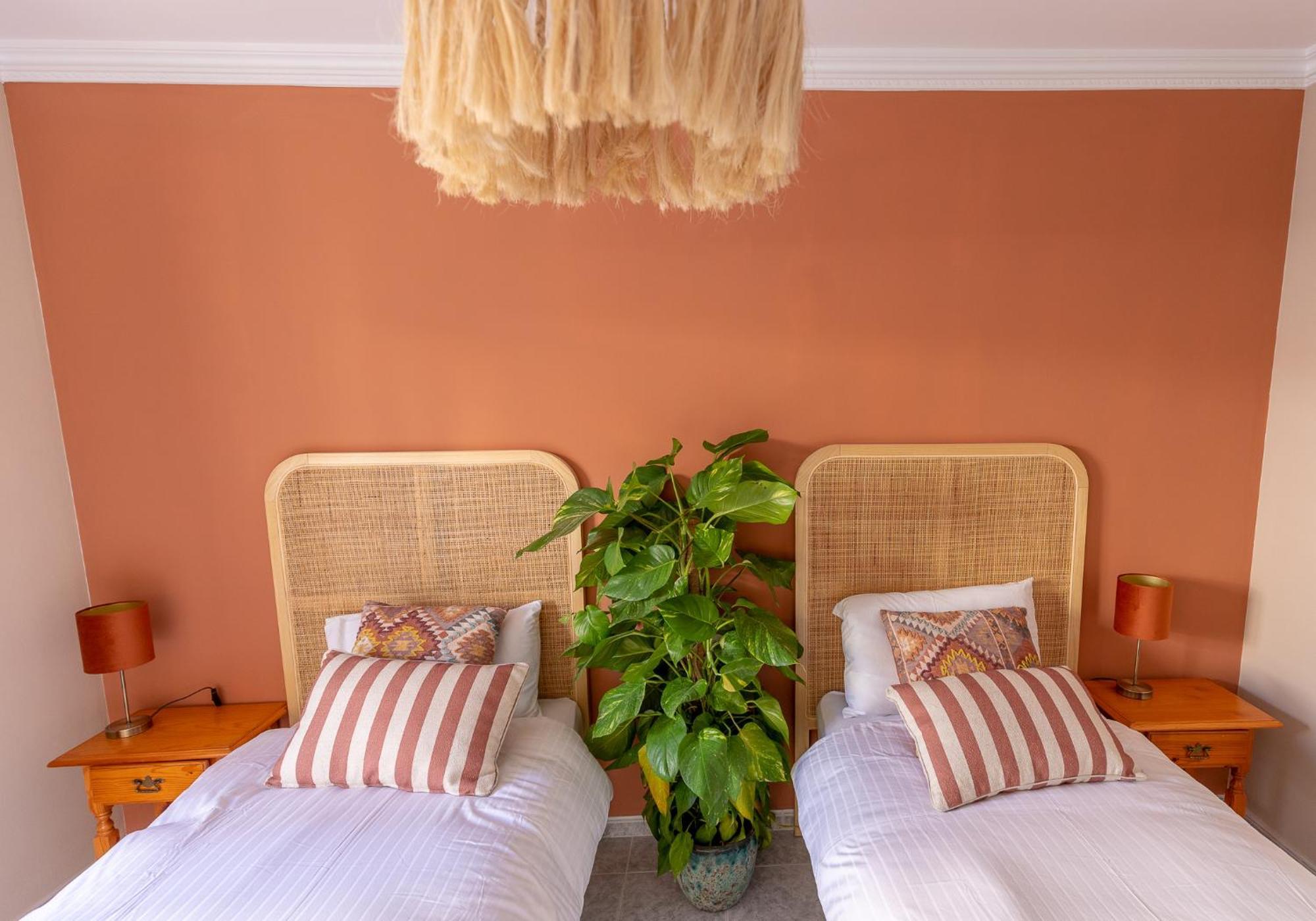 Las Flores Apartments نيرخا المظهر الخارجي الصورة