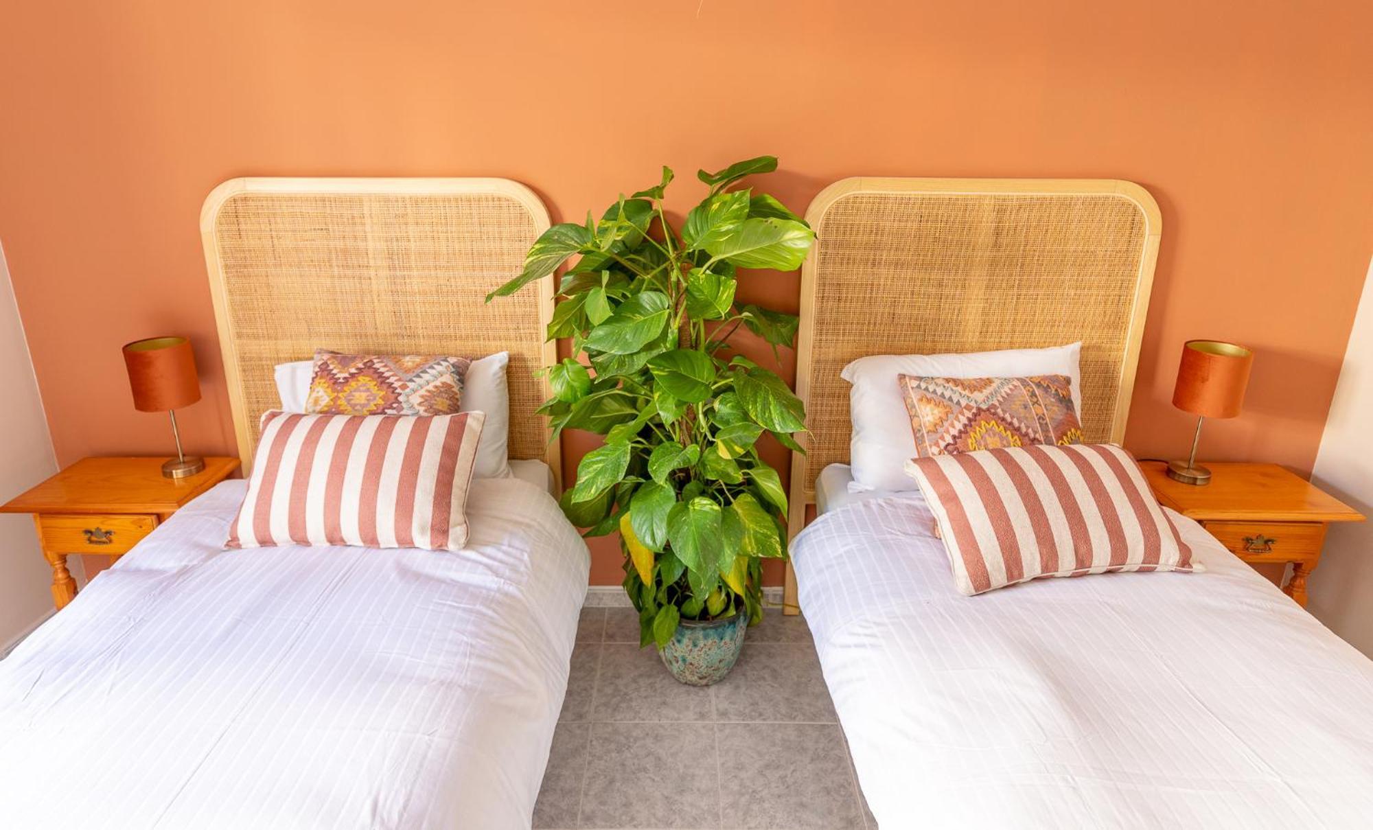 Las Flores Apartments نيرخا المظهر الخارجي الصورة