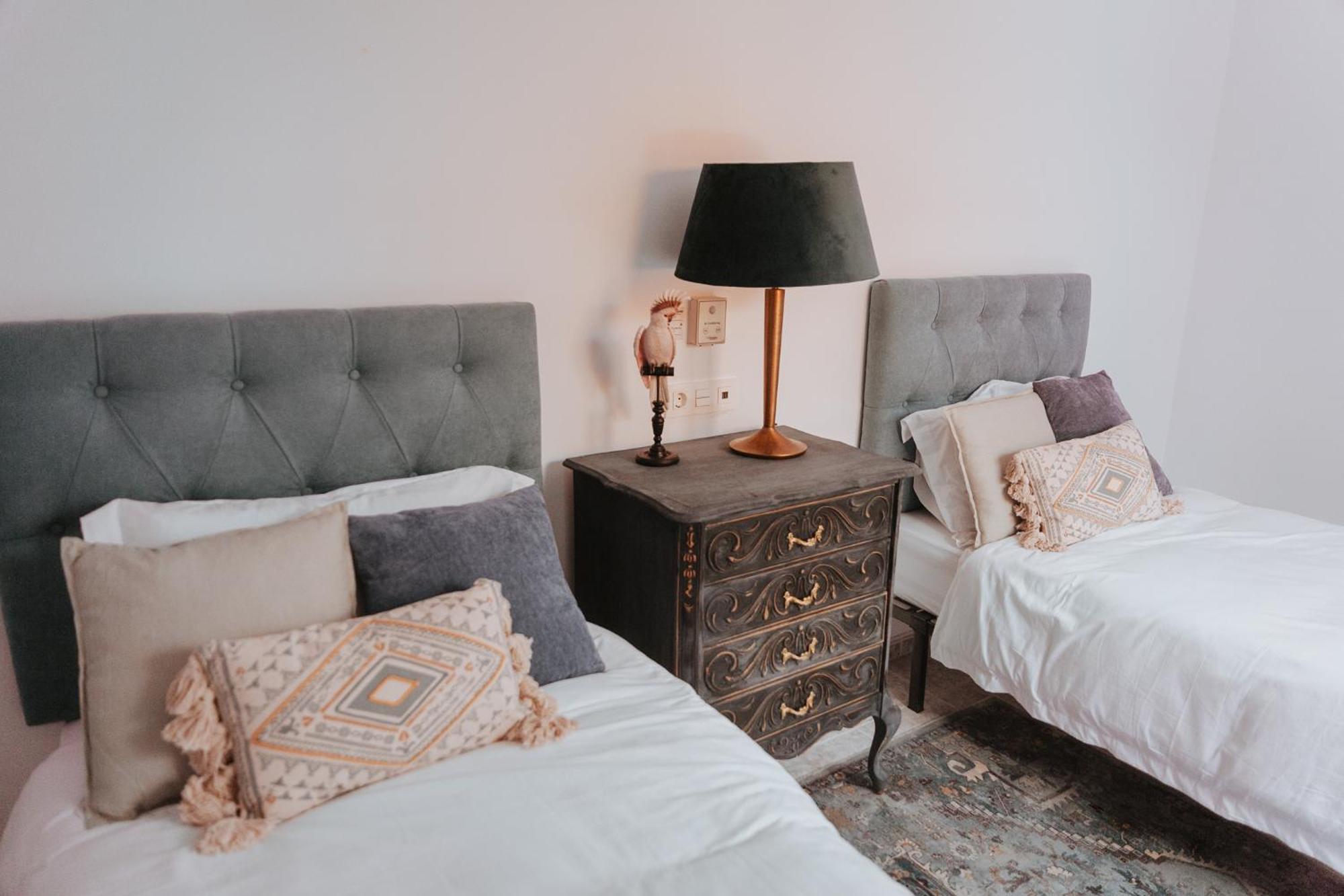 Las Flores Apartments نيرخا المظهر الخارجي الصورة